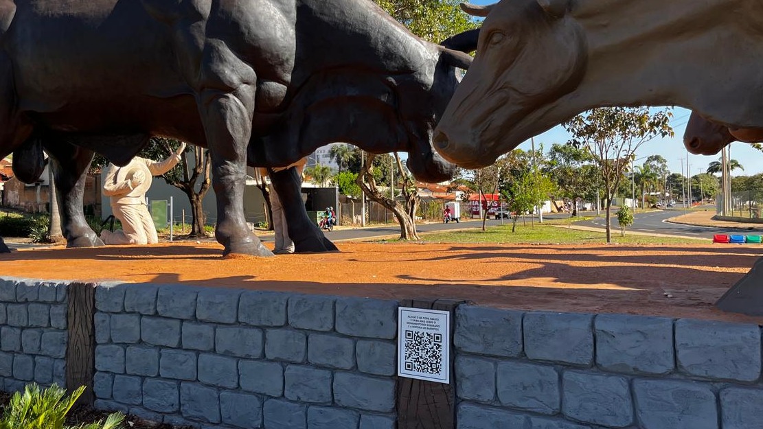 Monumento em homenagem ao Boi Soberano ganha QR Code - Prosa com Dutra